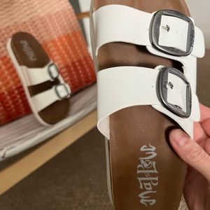 Woman’s 🖤 Summer Sandals 🔆 Size 7